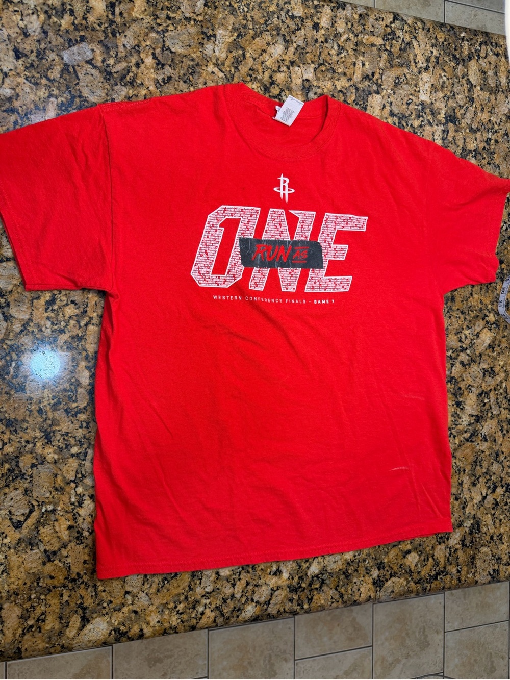 Red 'One' Graphic Men's T‑Shirt
